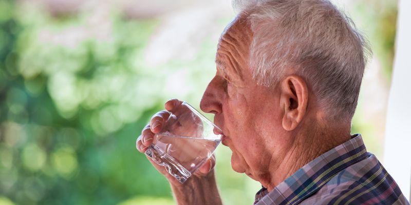 4 Easy Ways to Drink More Water and Stay Hydrated Throughout the Day